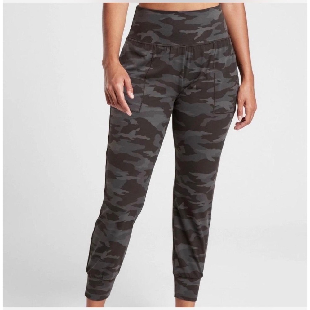Athleta Salutation Camo Joggers‎